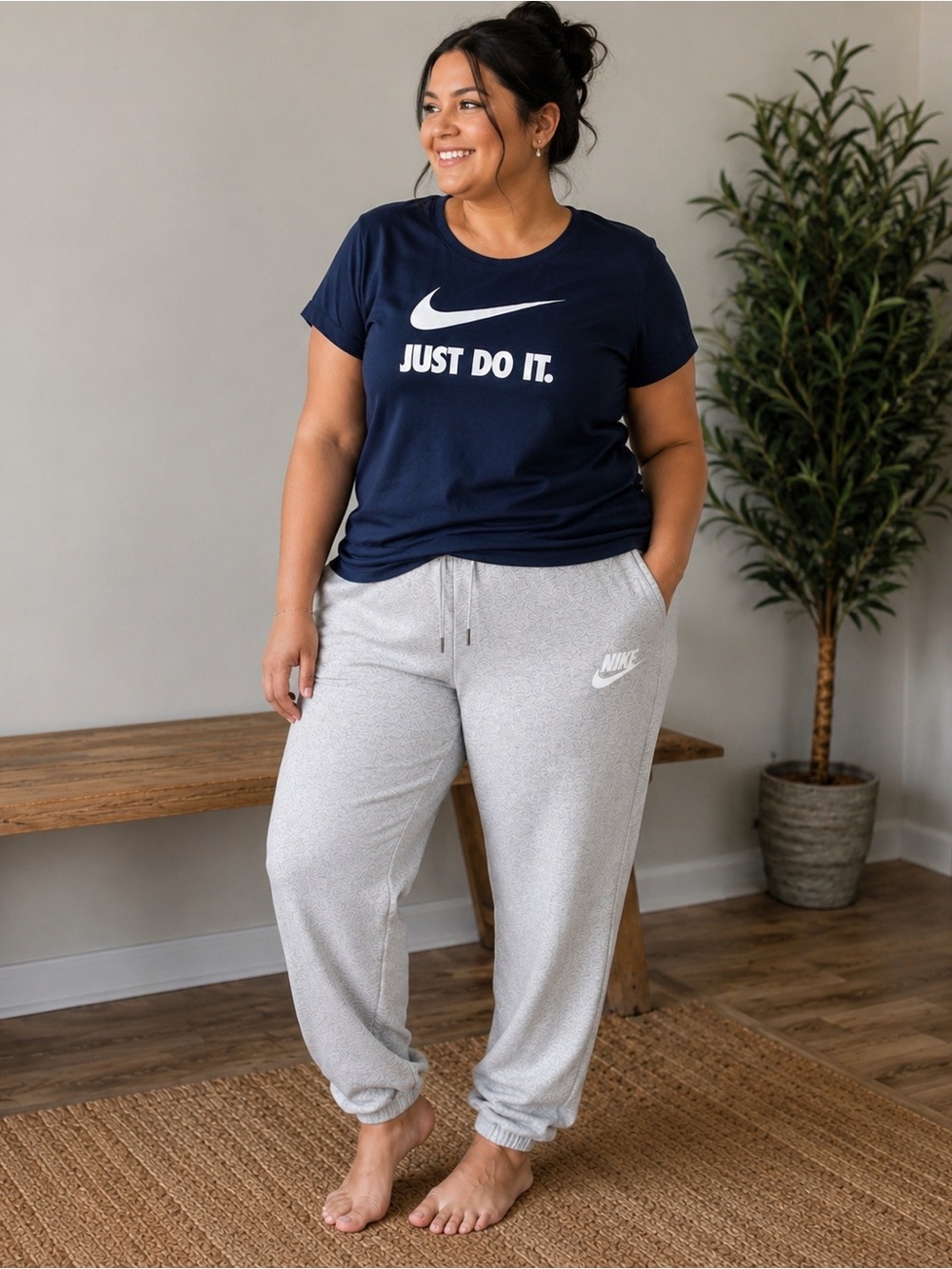 Nike women’s XL Fleece Jogger Pants - Cozy  Sweatpants with navy blue shirt